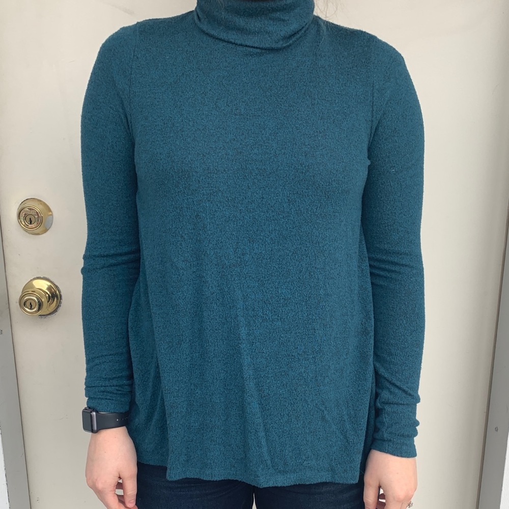 Meron Turtle Neck Sweater